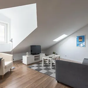 Charming Tram 28 Apartment